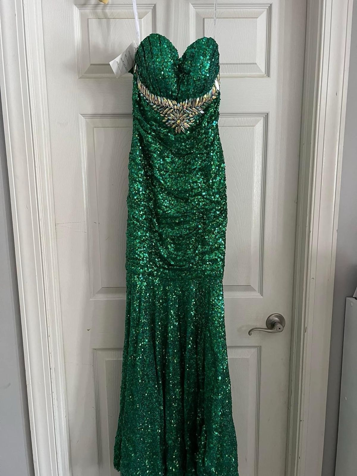 Size 4 Prom Strapless Sequined Emerald Green Floor Length Maxi on Queenly