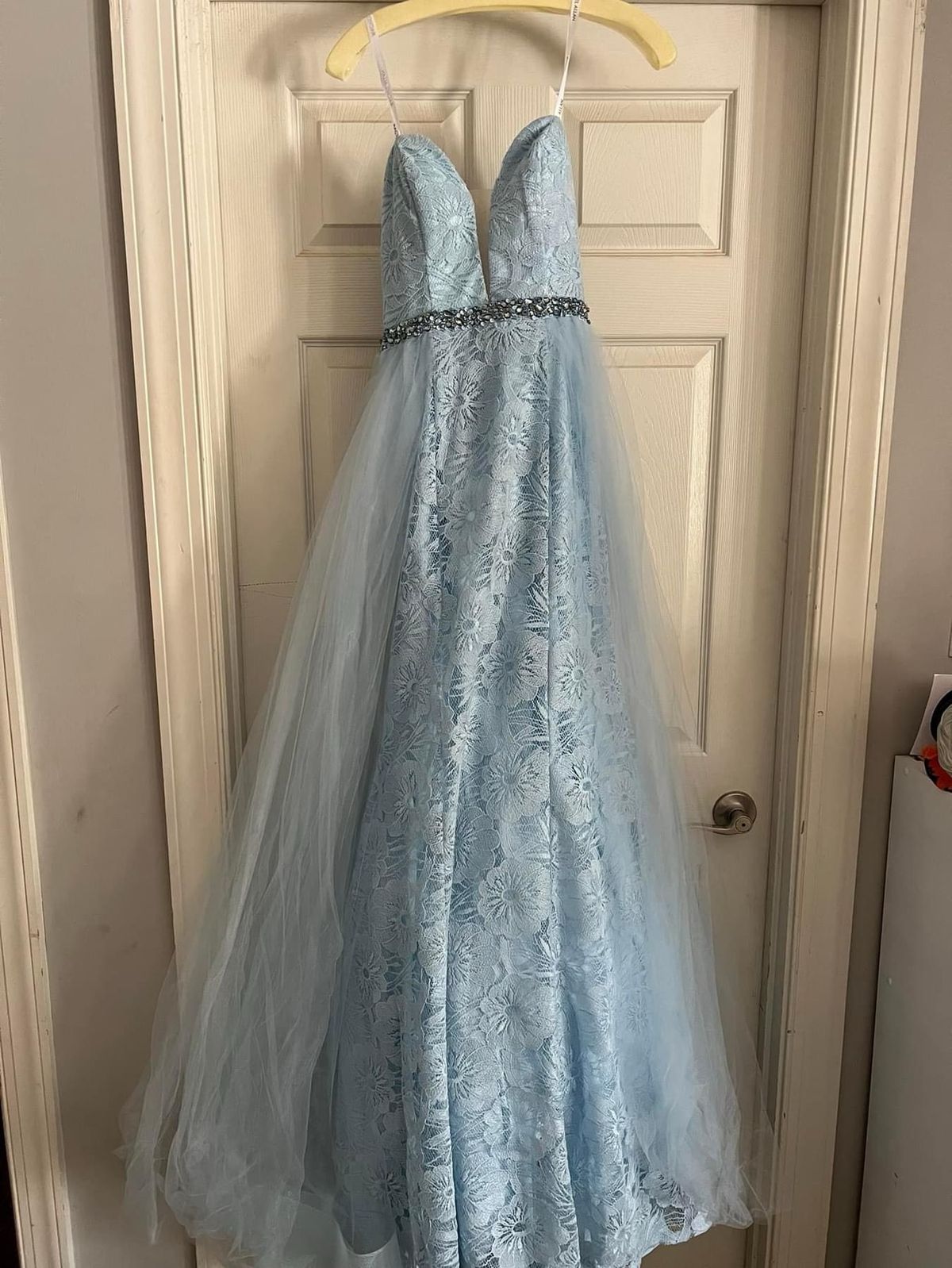Size 6 Prom Strapless Lace Royal Blue Ball Gown on Queenly