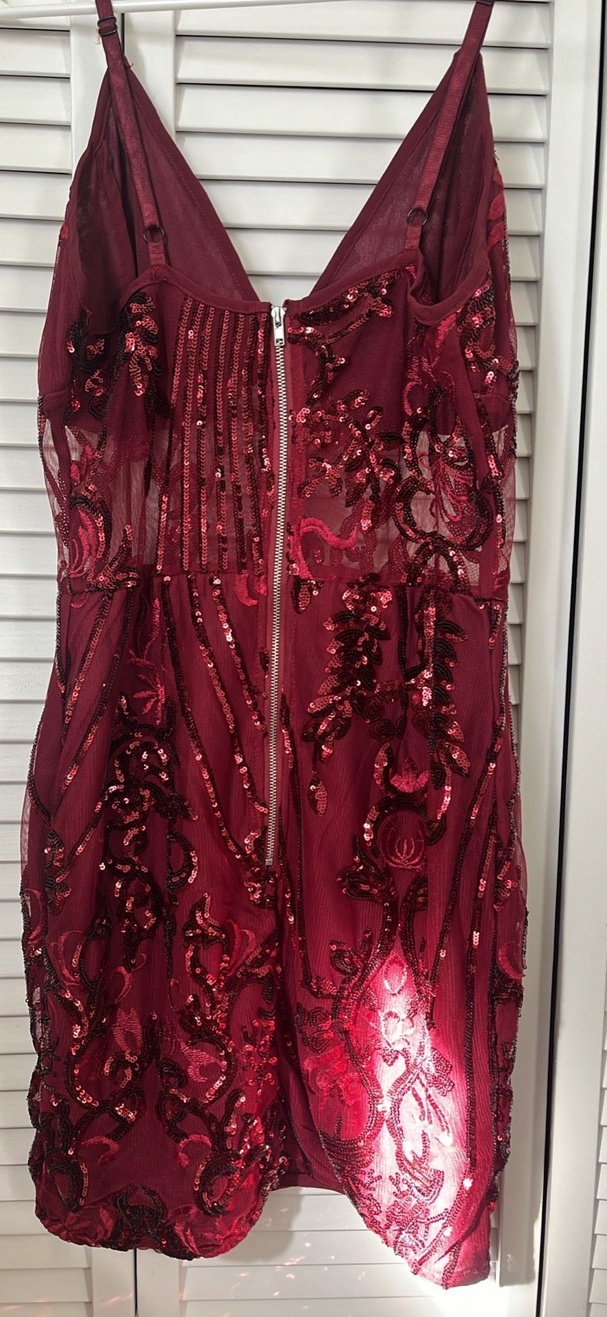 Pretty Little Thing Size 6 Prom Plunge Red Cocktail Dress on Queenly