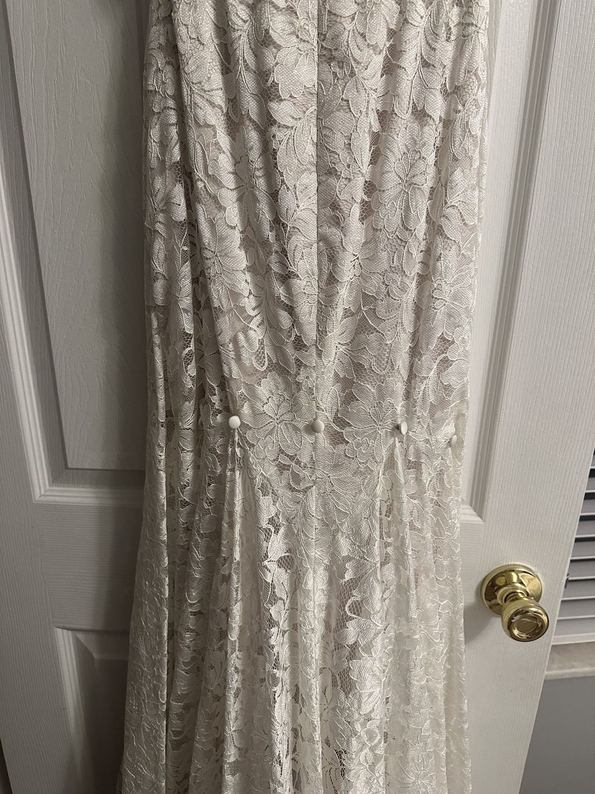 Paloma Blanca Size 4 Wedding Plunge Lace White Mermaid Dress on Queenly