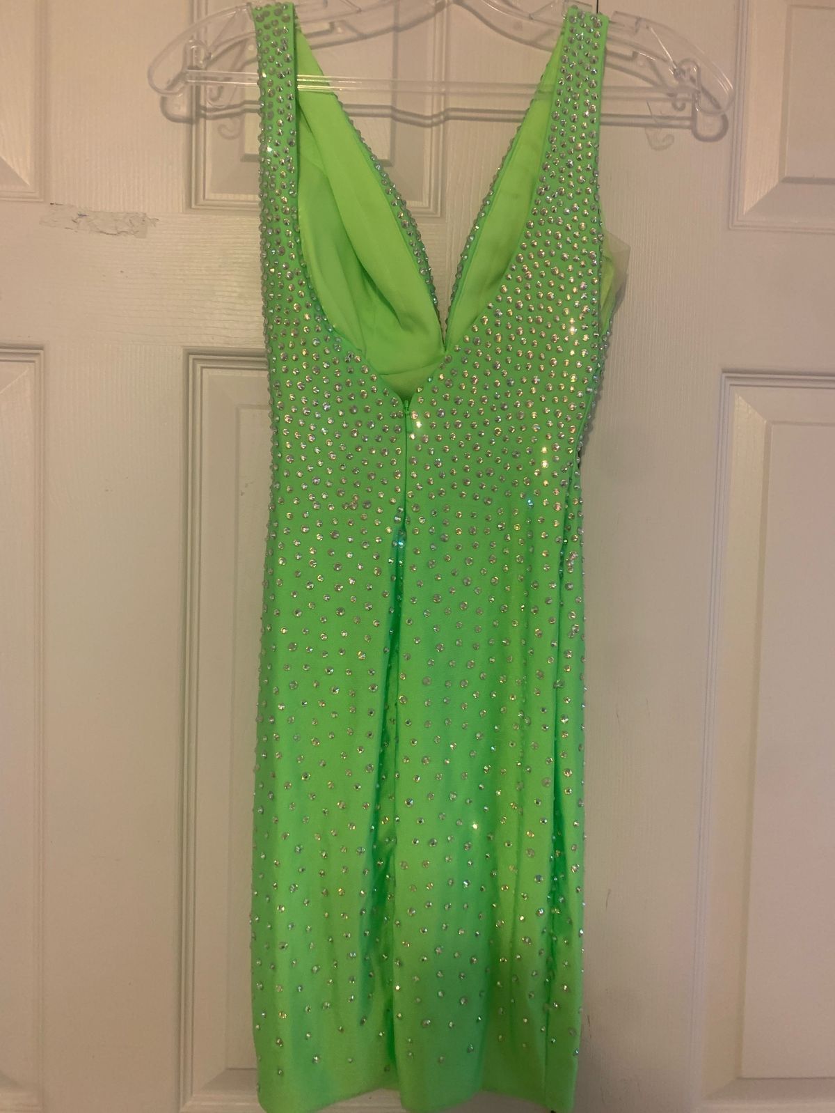 Size 00 Homecoming Plunge Green Cocktail Dress on Queenly