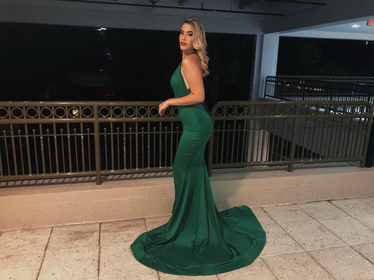 Size 4 Plunge Emerald Green Mermaid Dress on Queenly