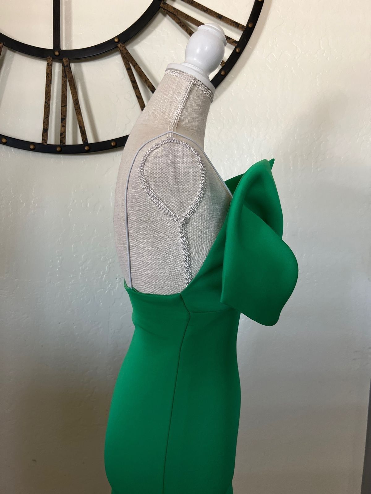 Size 0 Prom Plunge Green Cocktail Dress on Queenly