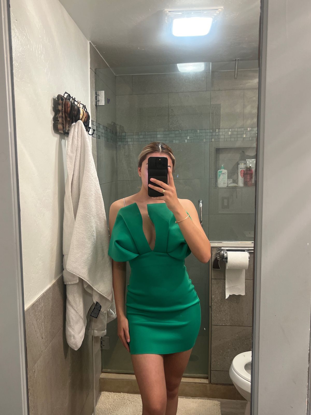 Size 0 Prom Plunge Green Cocktail Dress on Queenly