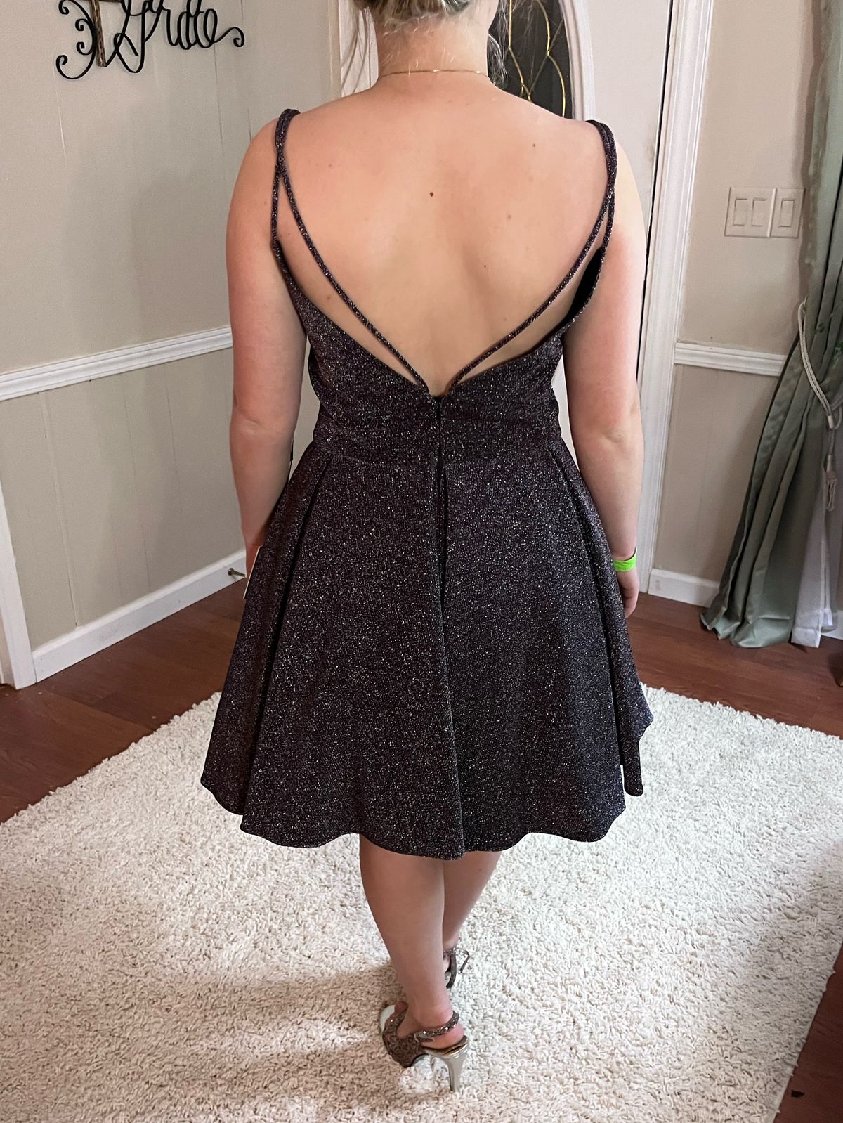 Size 4 Homecoming Plunge Multicolor Cocktail Dress on Queenly