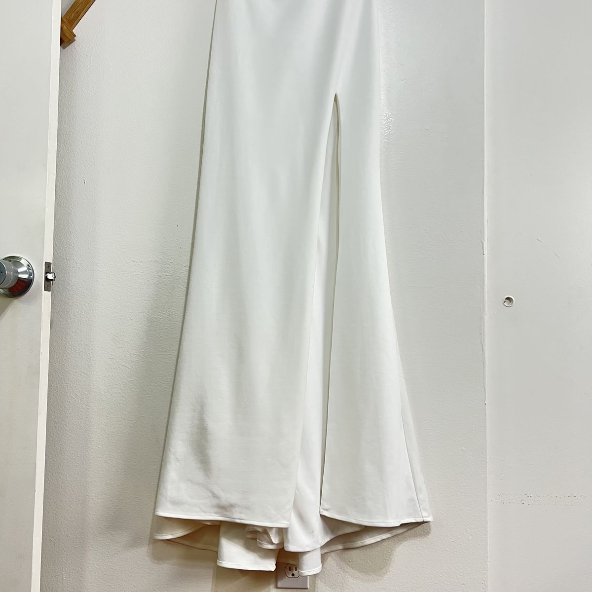 Style 28176 La Femme Size 2 One Shoulder White Side Slit Dress on Queenly
