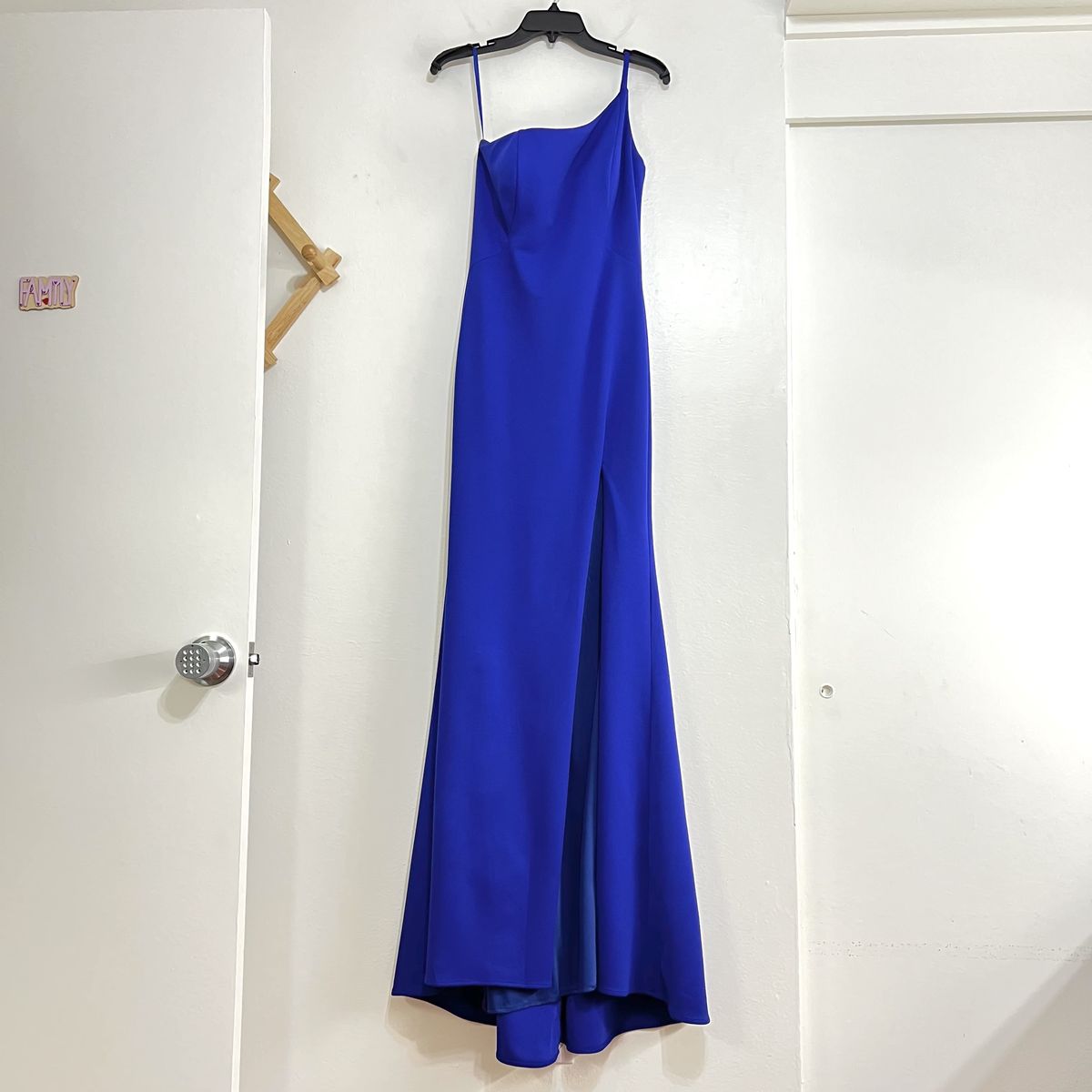 Style 28176 La Femme Size 6 One Shoulder Royal Blue Side Slit Dress on Queenly