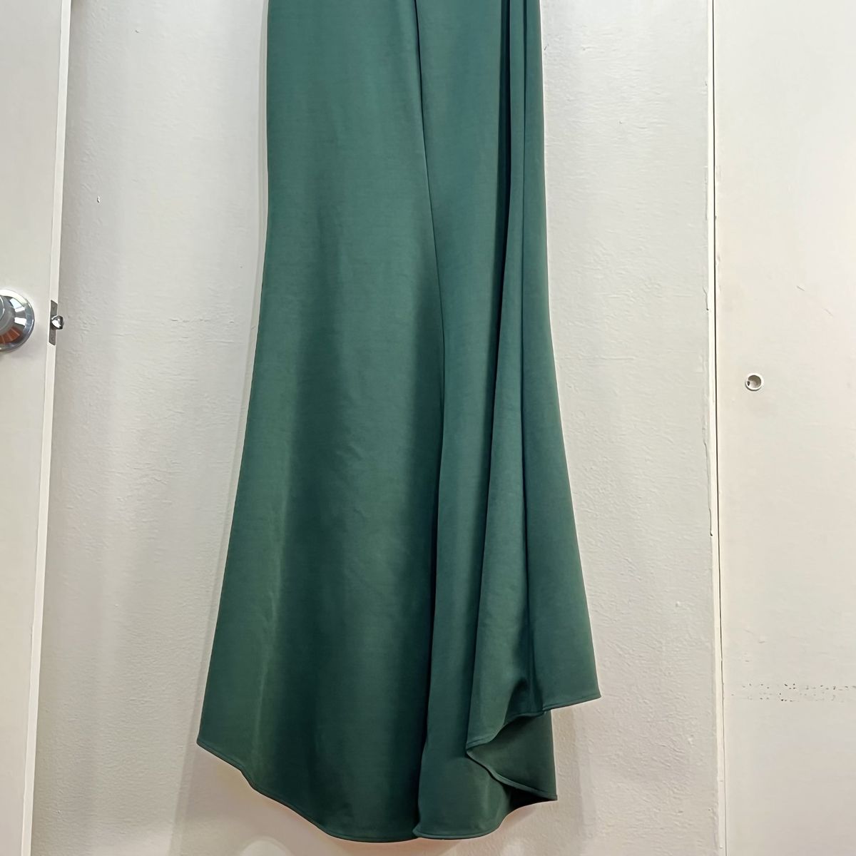 Style 28176 La Femme Size 8 One Shoulder Emerald Green Side Slit Dress on Queenly