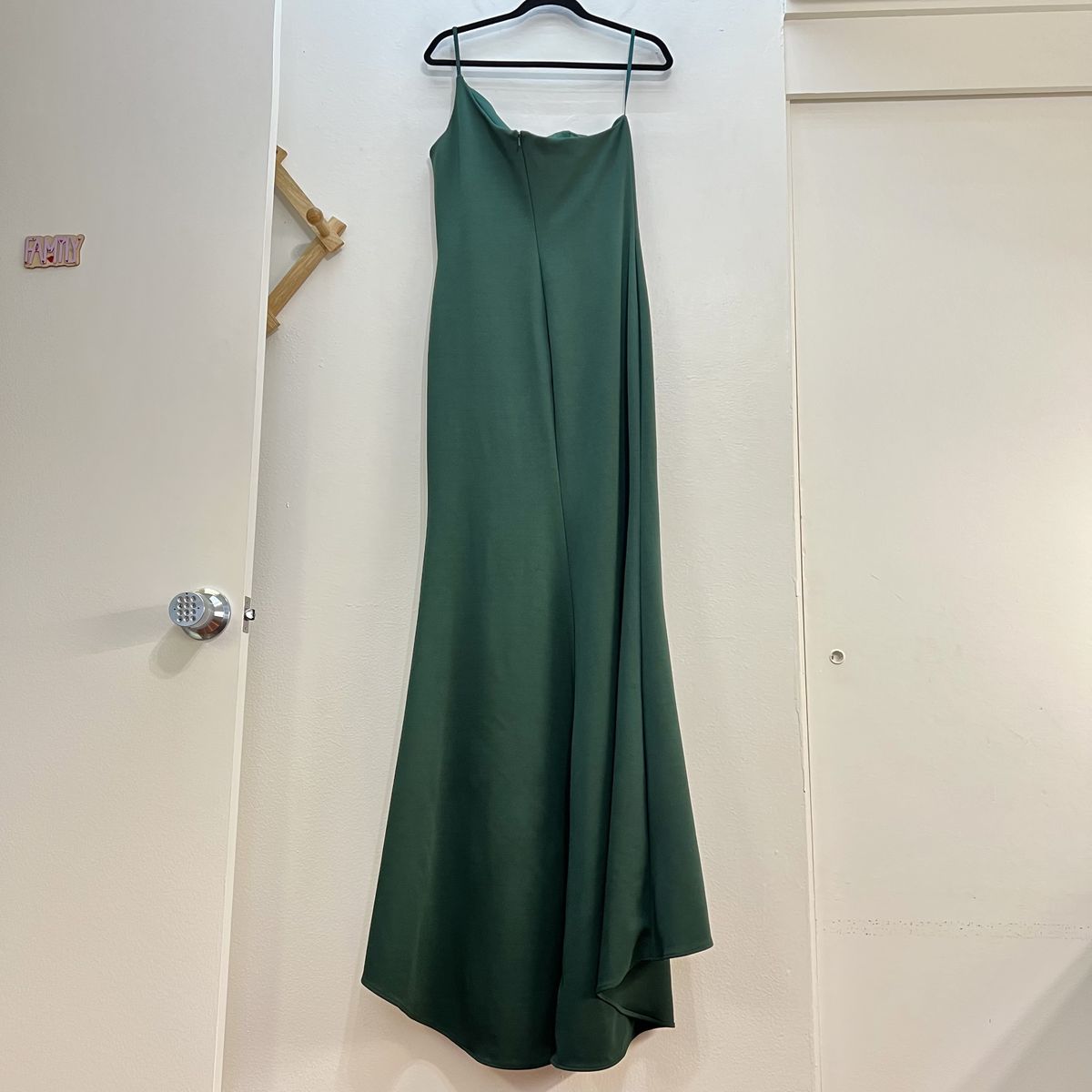 Style 28176 La Femme Size 12 One Shoulder Emerald Green Side Slit Dress on Queenly