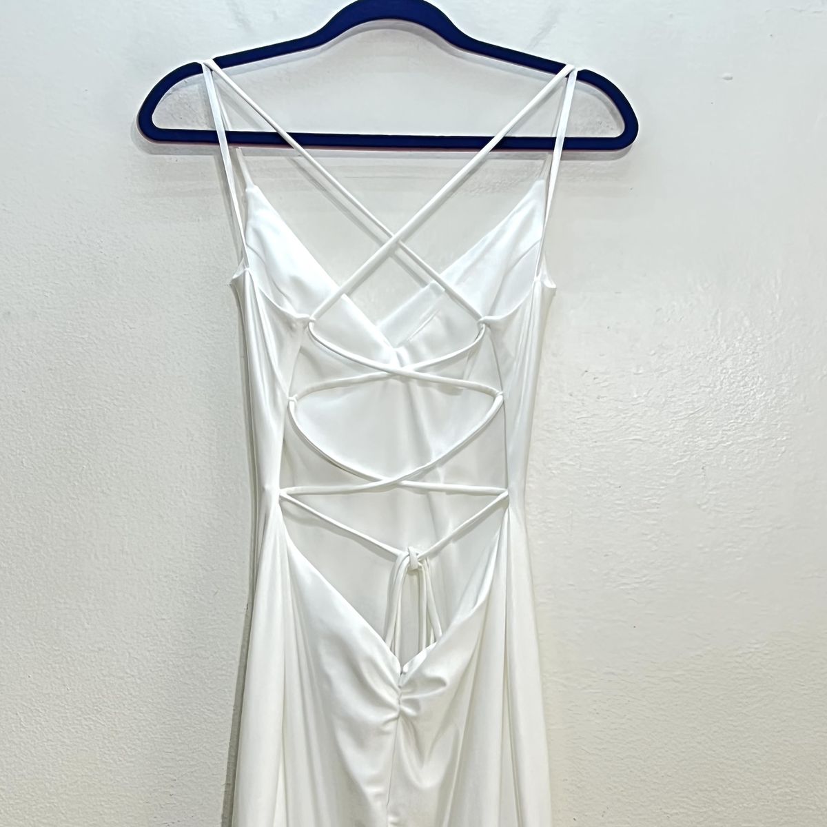 Style 28518 La Femme Size 6 White Side Slit Dress on Queenly