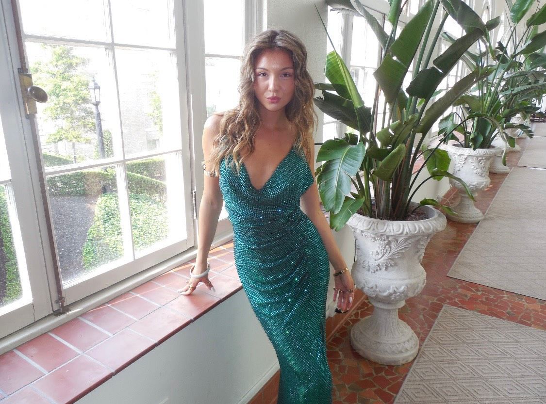 Style PS23293 Portia and Scarlett Size 2 Prom Plunge Green Mermaid Dress on Queenly