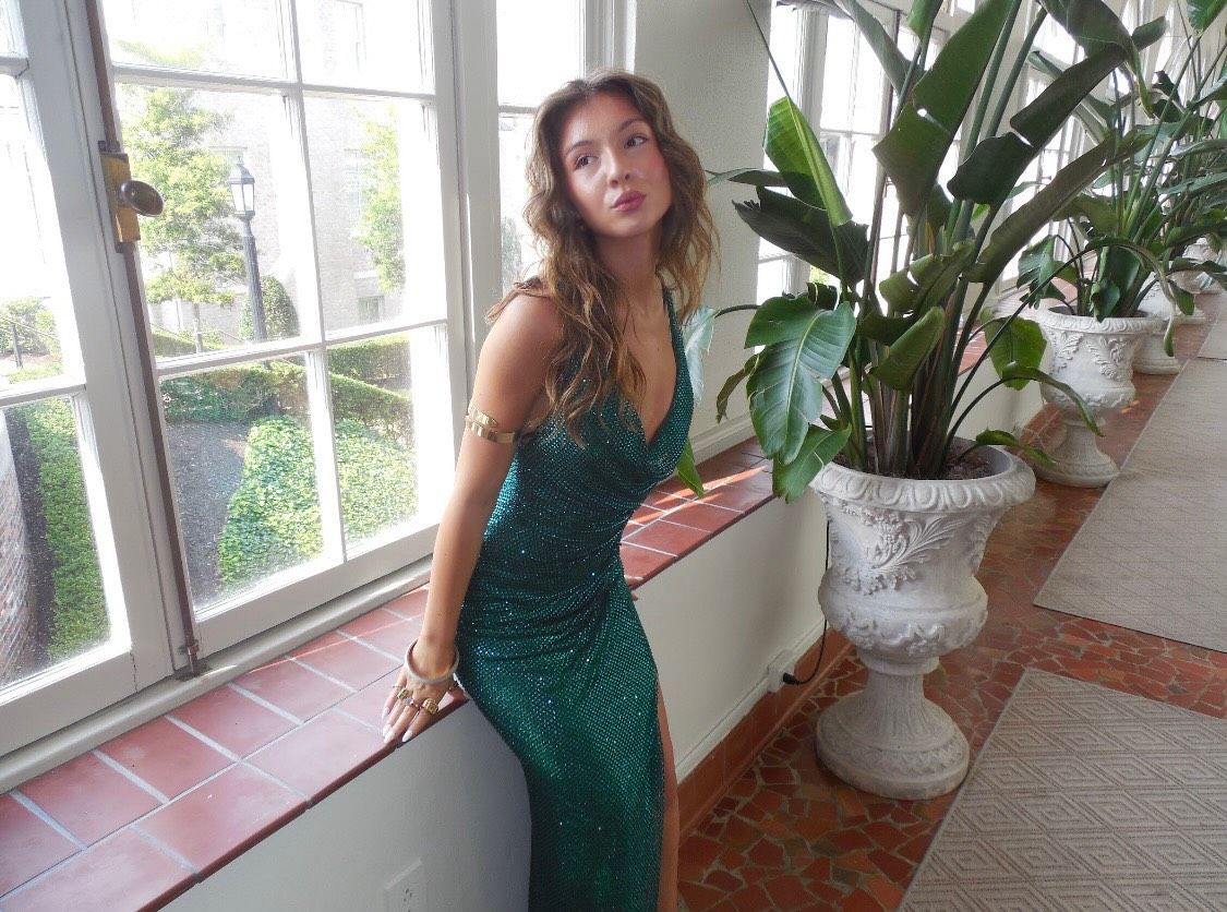 Style PS23293 Portia and Scarlett Size 2 Prom Plunge Green Mermaid Dress on Queenly