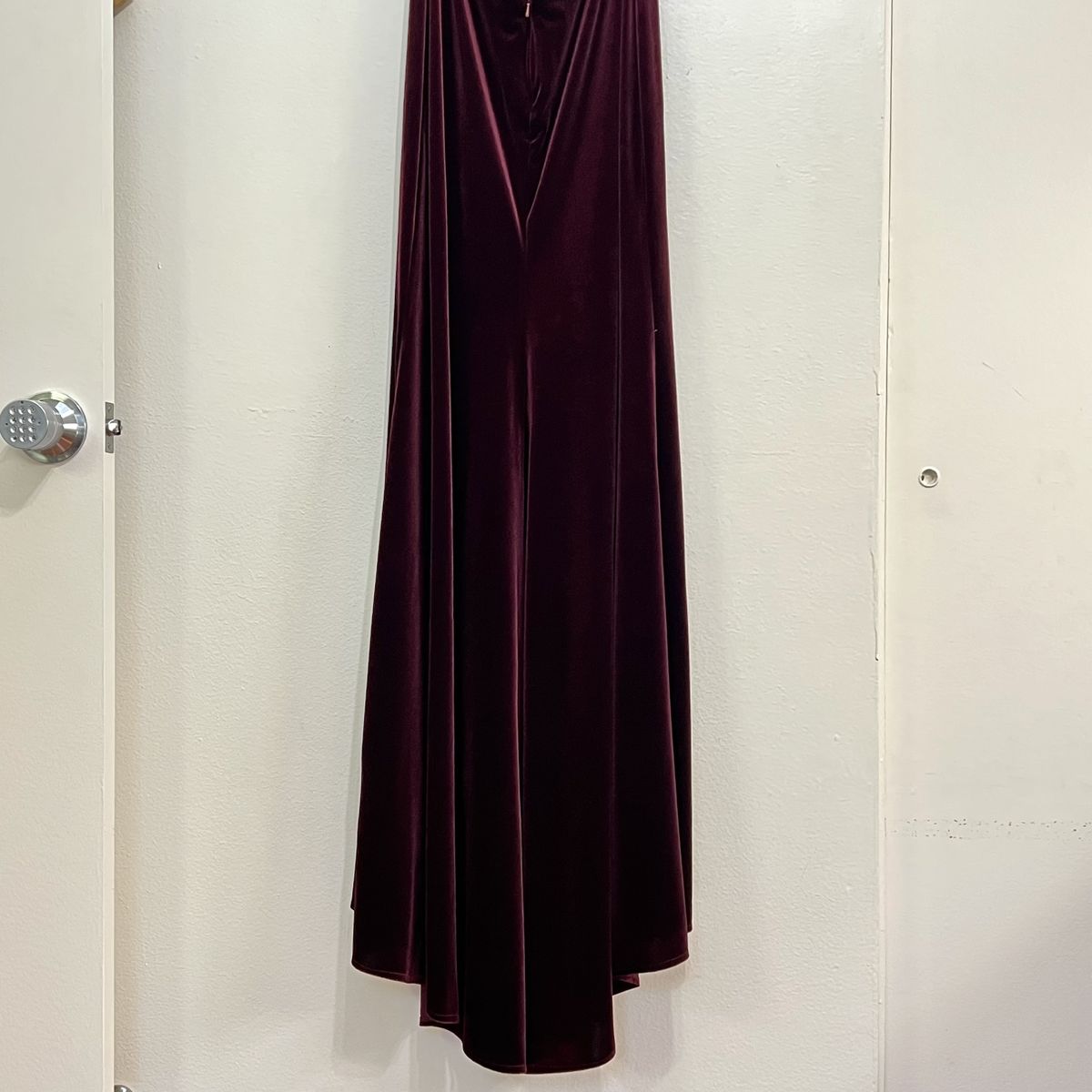 Style 24317 La Femme Size 6 Velvet Burgundy Red Side Slit Dress on Queenly