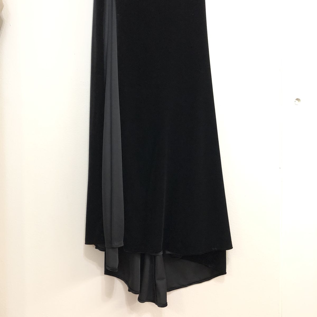 Style 24317 La Femme Size 10 Velvet Black Side Slit Dress on Queenly
