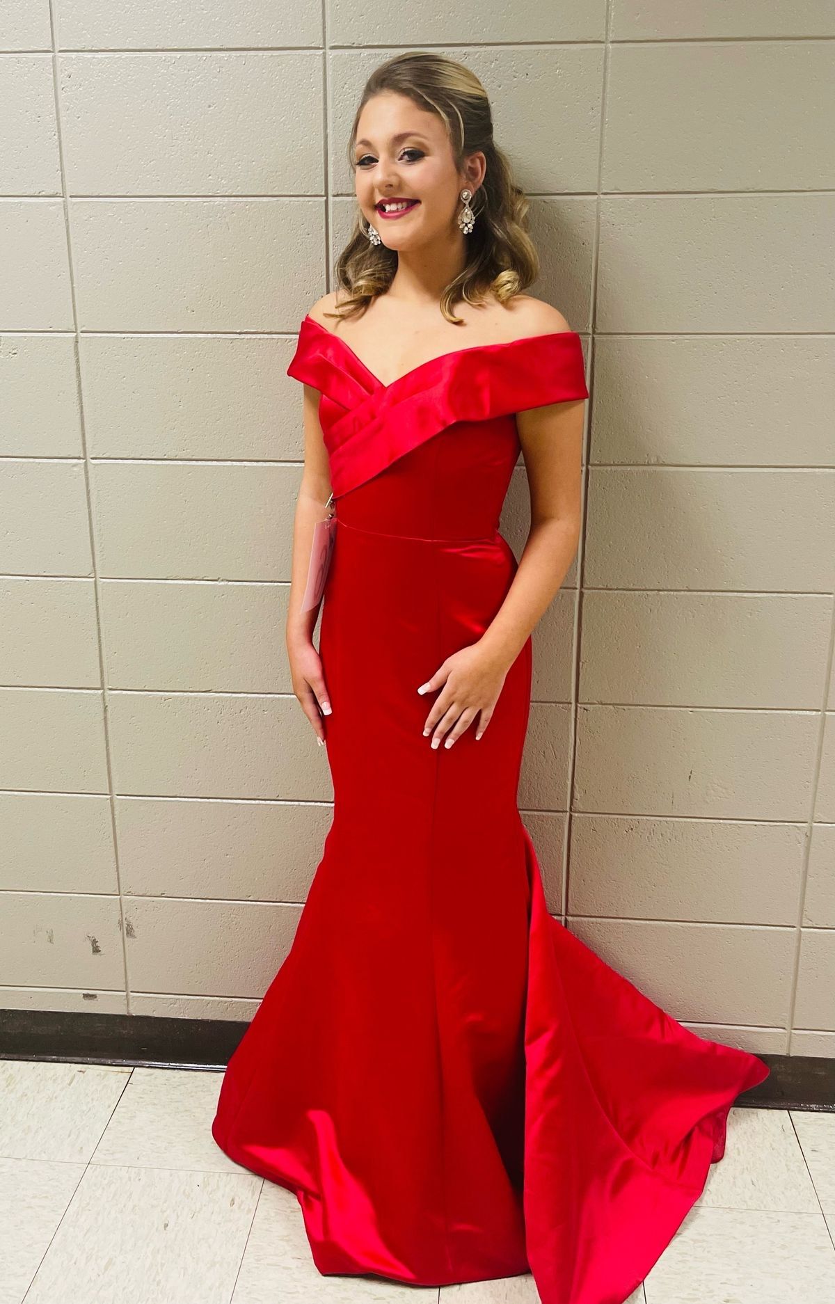 Ashley Lauren Size 4 Prom Off The Shoulder Red Mermaid Dress on Queenly