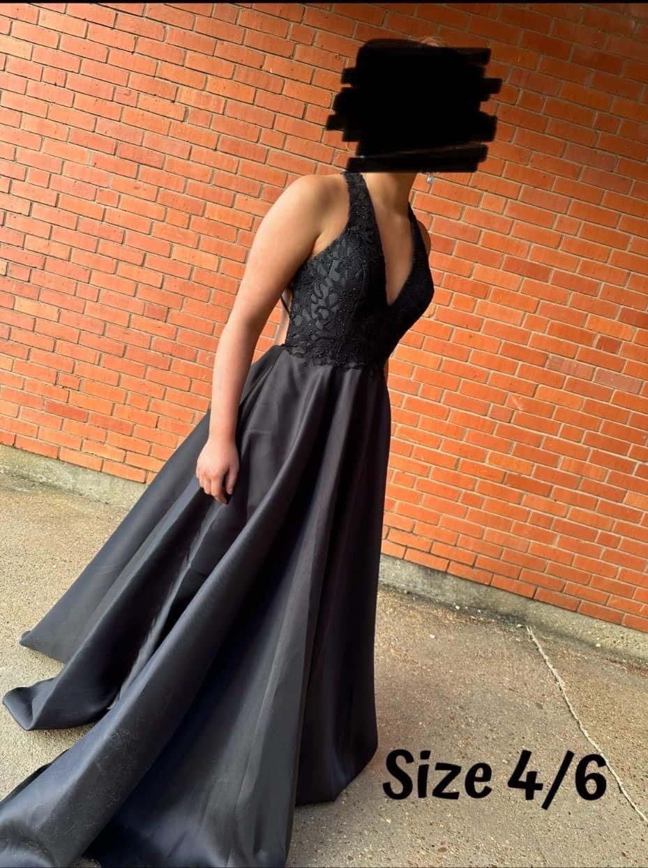Size 4 Prom Halter Black A-line Dress on Queenly
