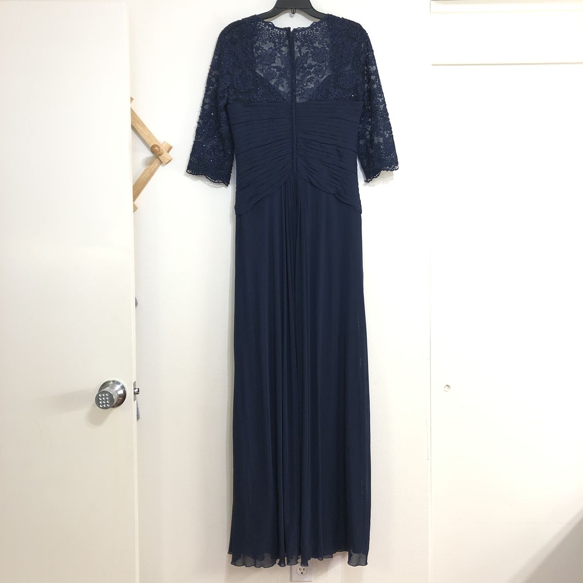 Style 23244 La Femme Size 10 Lace Navy Blue Floor Length Maxi on Queenly