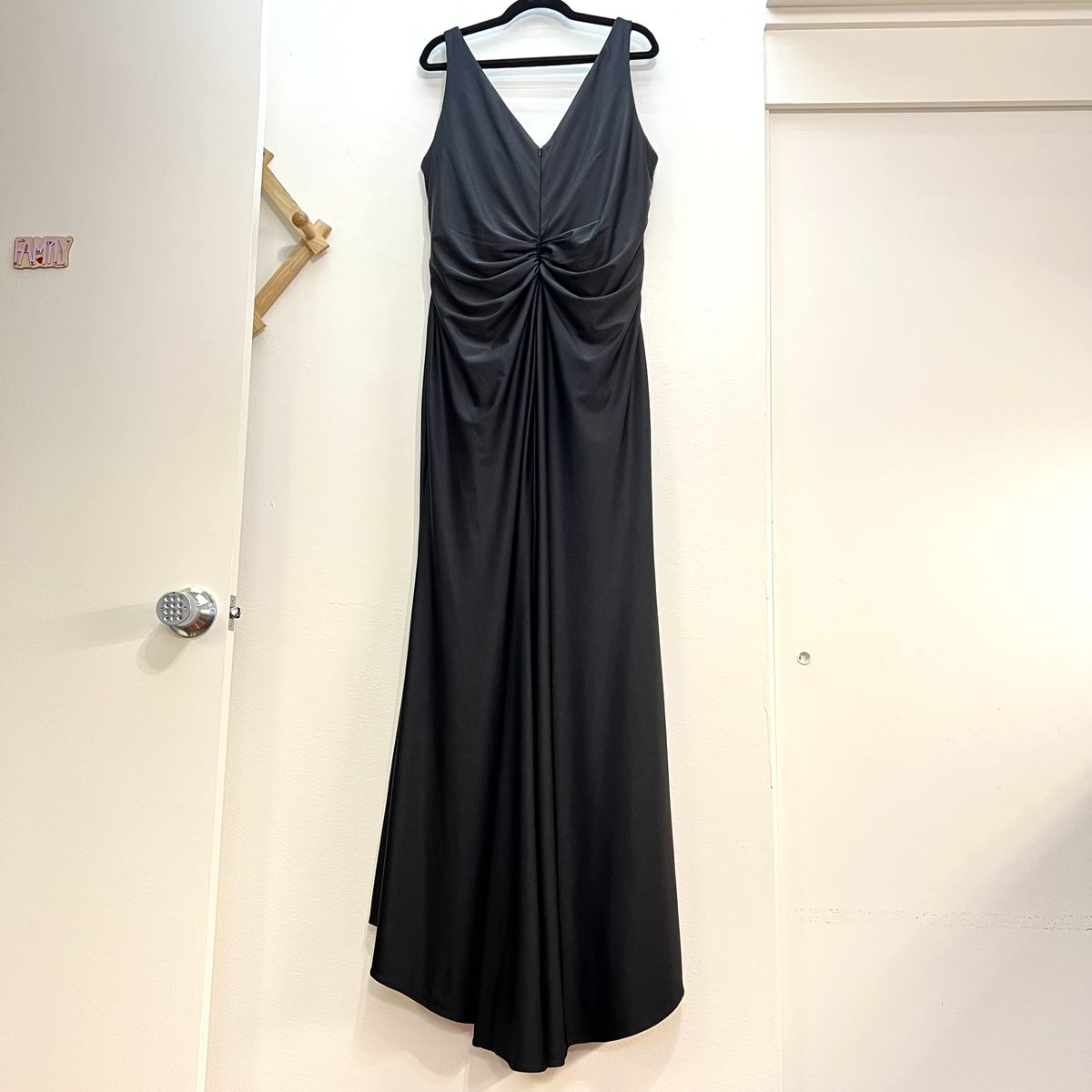 Style 29024 La Femme Plus Size 18 Black Side Slit Dress on Queenly