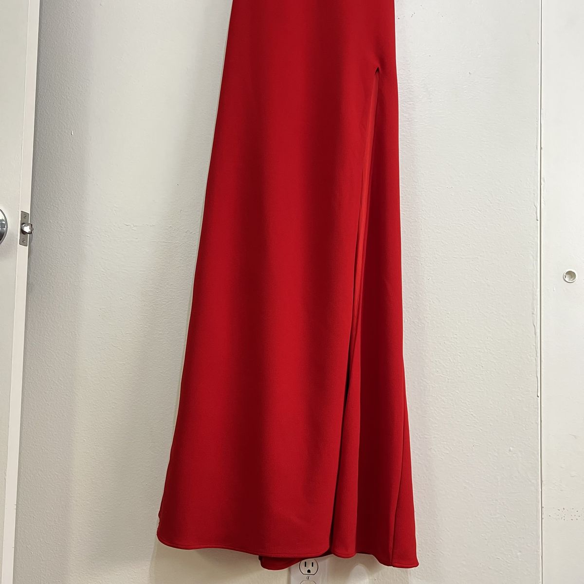 Style 27126 La Femme Size 4 Prom Red Side Slit Dress on Queenly