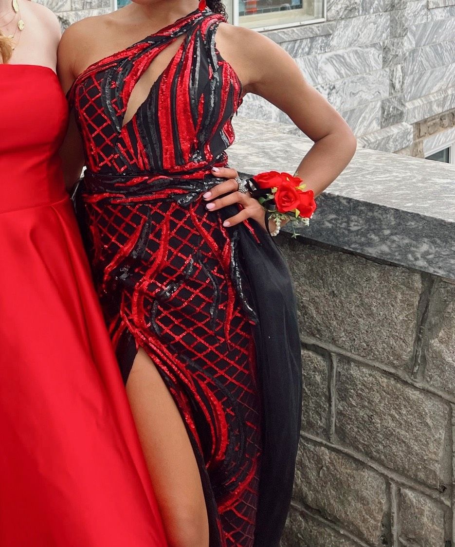 Size XS Prom One Shoulder Red Side Slit Dress on Queenly