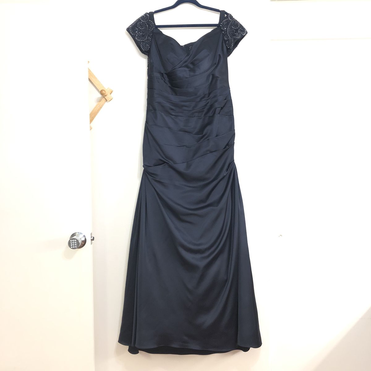 Style 25996 La Femme Size 14 Off The Shoulder Navy Blue Floor Length Maxi on Queenly