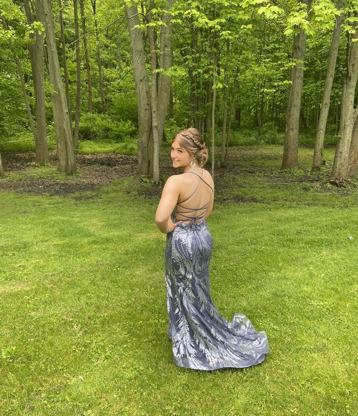 Size 10 Prom Plunge Silver Mermaid Dress on Queenly