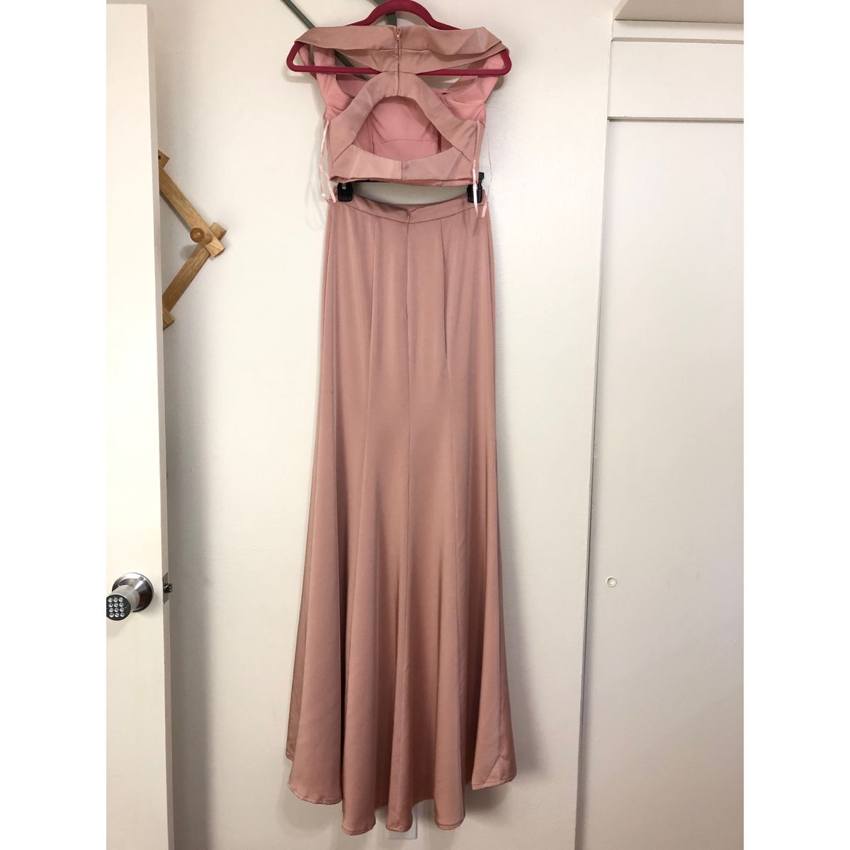 Style 24520 La Femme Size 2 Off The Shoulder Pink Floor Length Maxi on Queenly