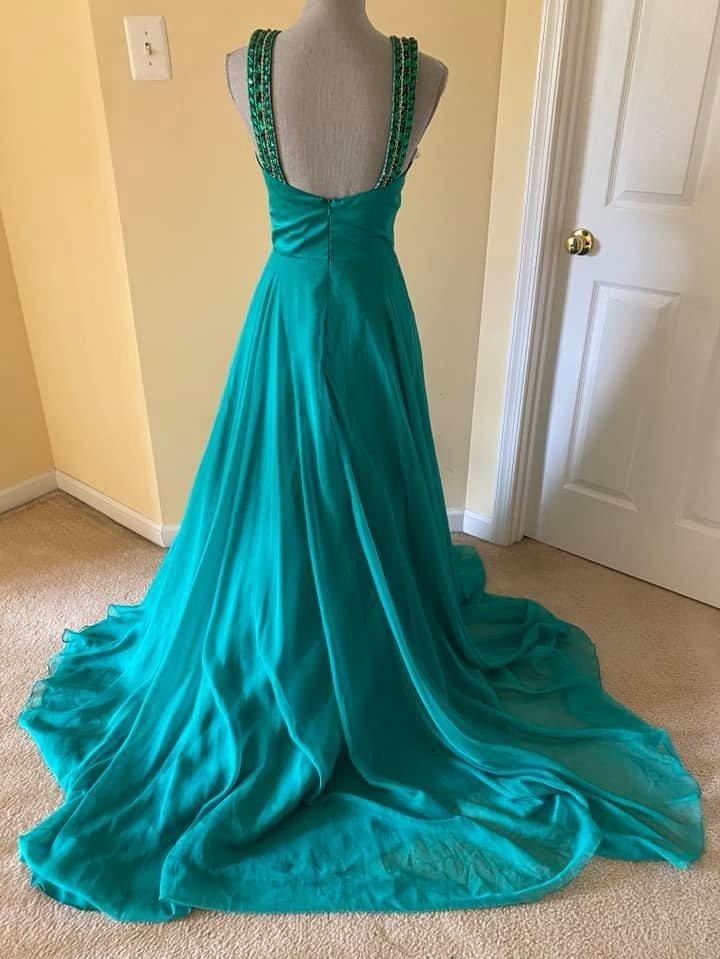 Sherri Hill Size 2 Prom High Neck Green Ball Gown on Queenly