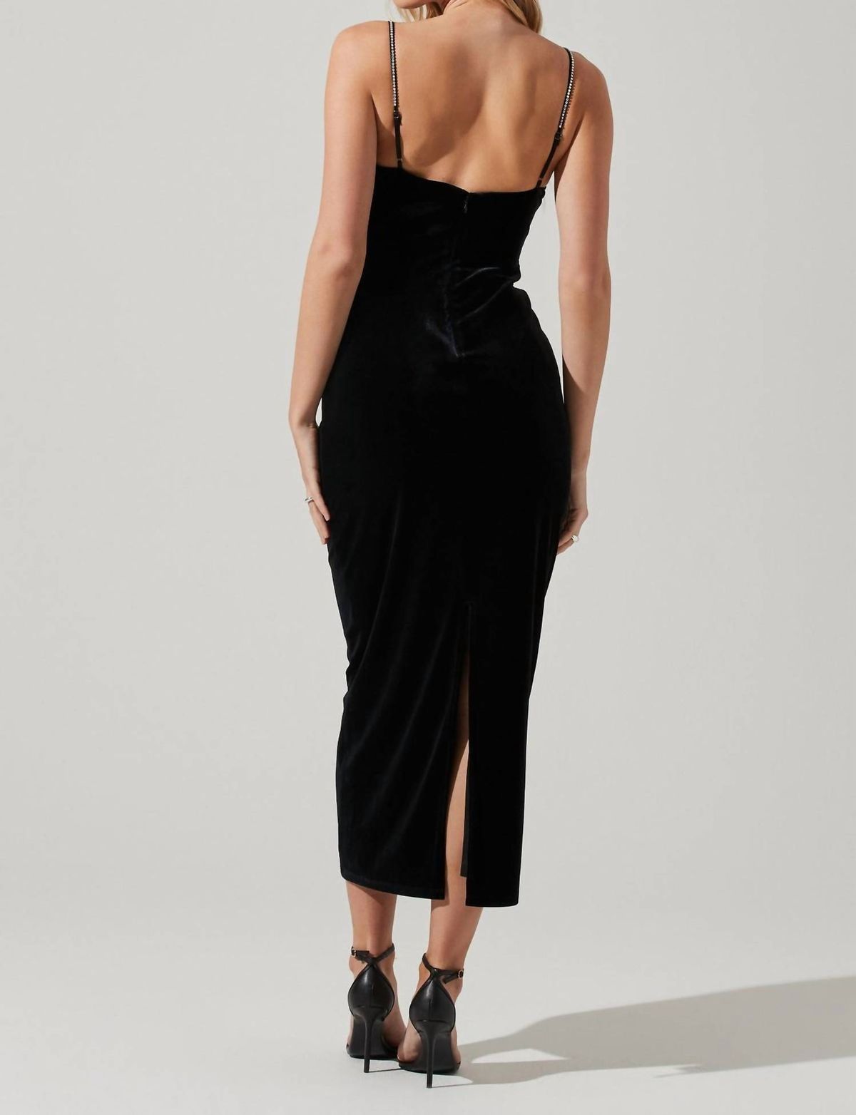 Style 1-2152820562-2791 ASTR Size L Velvet Black Cocktail Dress on Queenly