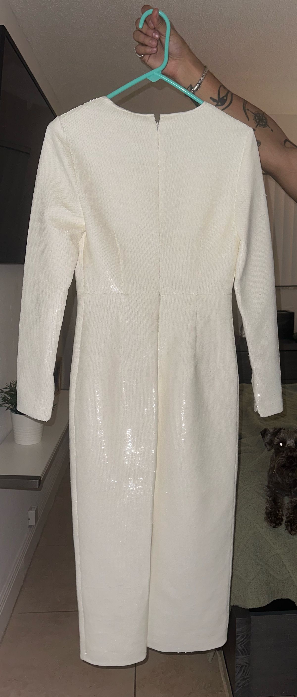 Size 4 Long Sleeve White Cocktail Dress on Queenly