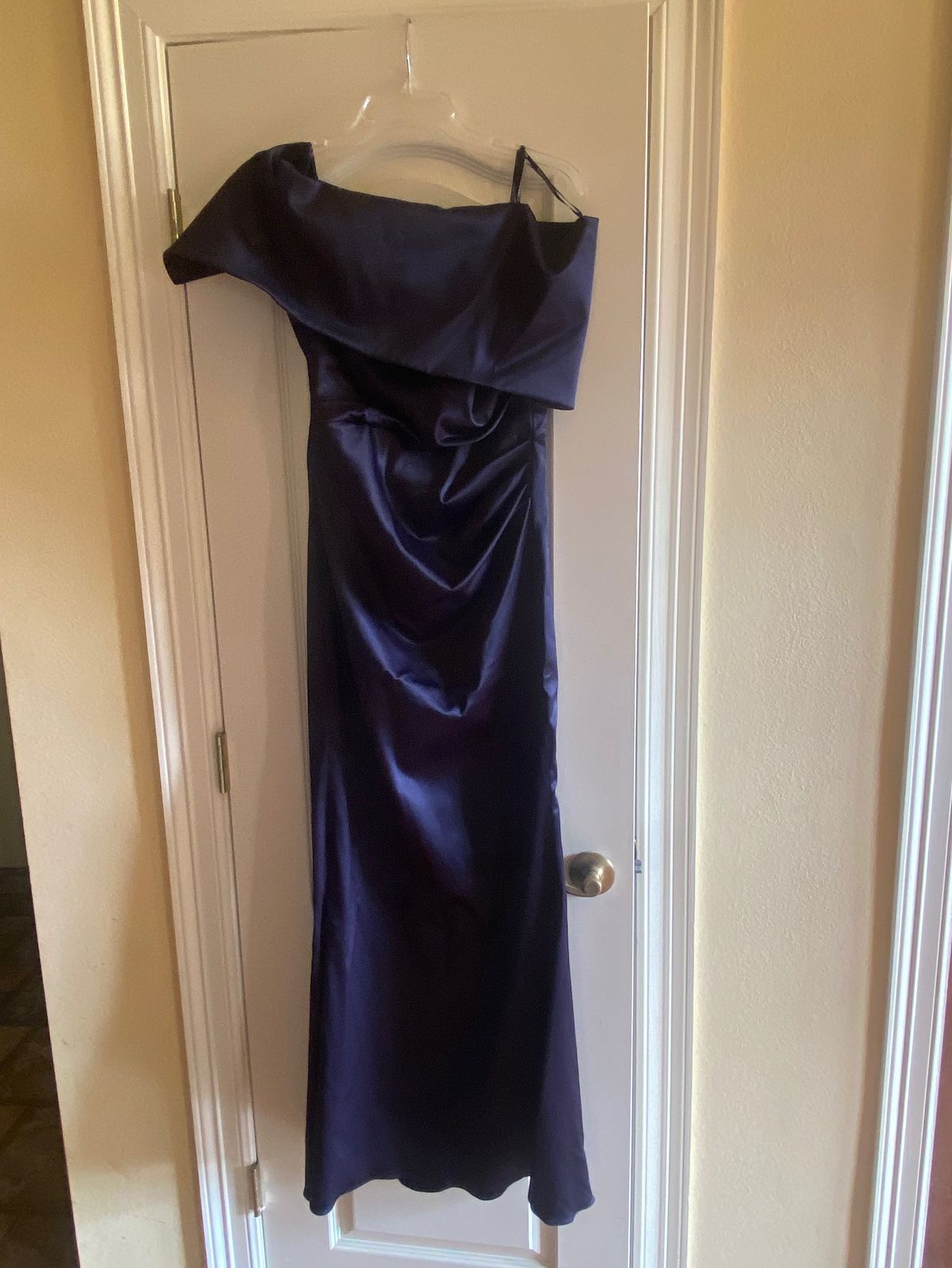 Vince Camuto Size 8 Off The Shoulder Blue Mermaid Dress on Queenly
