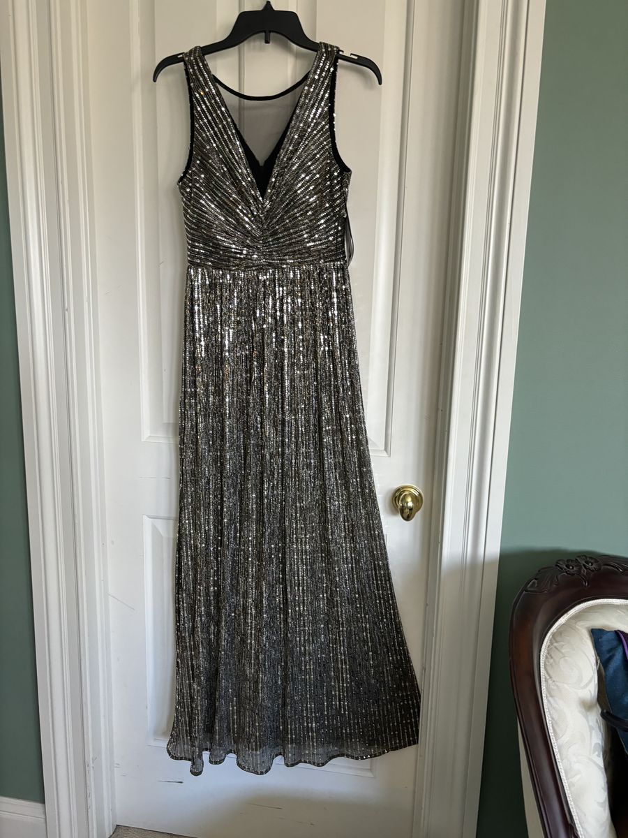 Nightway Girls Size 8 Silver Ball Gown on Queenly