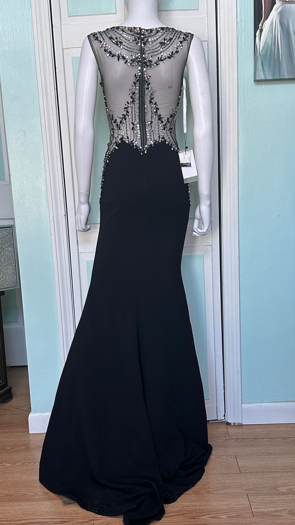 Style 18-696 Madison James Size 0 Prom Plunge Black Mermaid Dress on Queenly