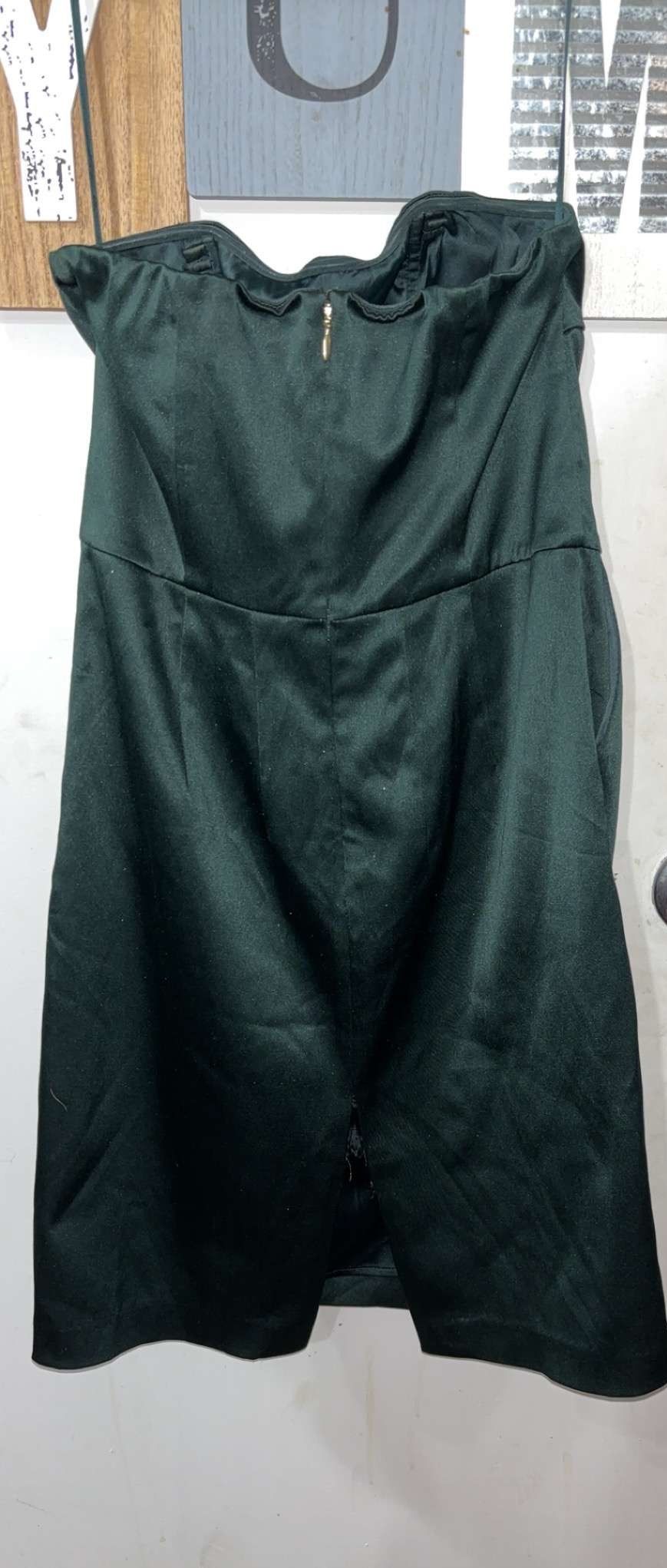 Express Size 4 Prom Strapless Green Cocktail Dress on Queenly