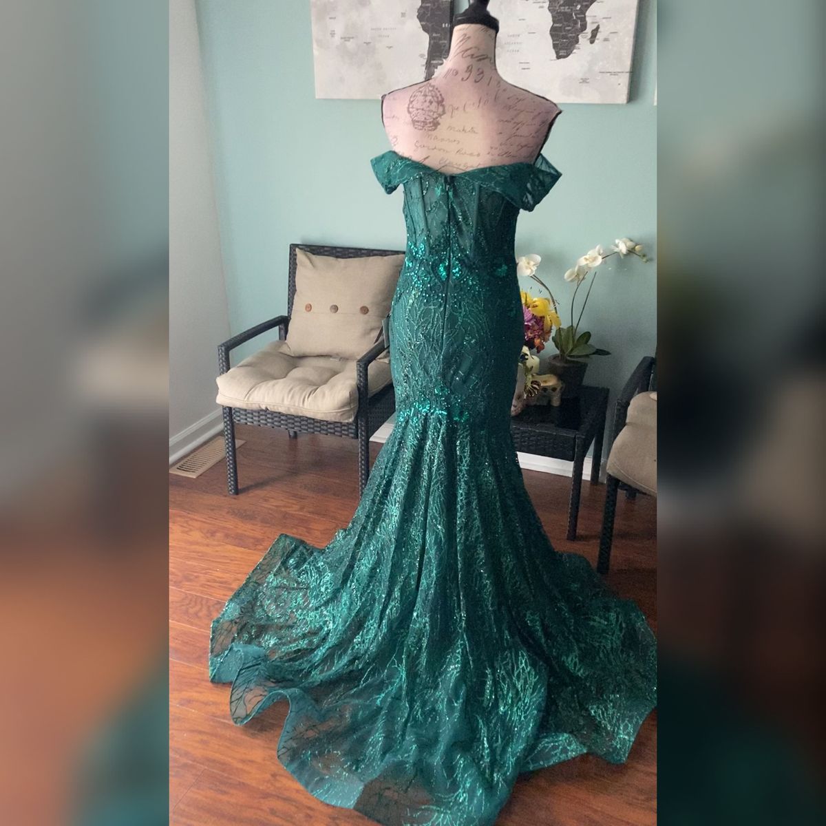 Andrea & Leo Couture Size 6 Prom Off The Shoulder Emerald Green Mermaid Dress on Queenly