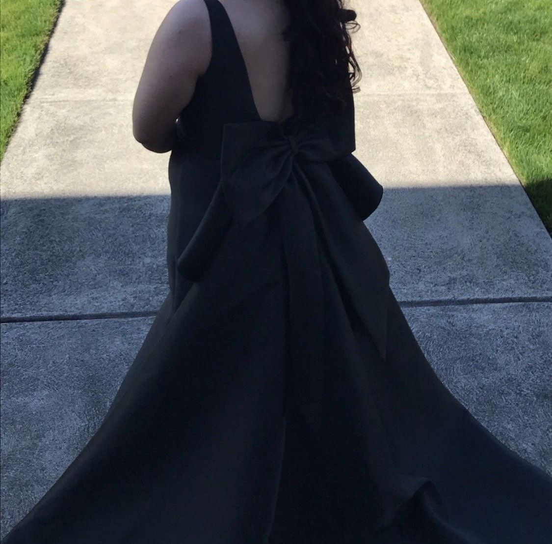 Size 12 Prom Plunge Black A-line Dress on Queenly