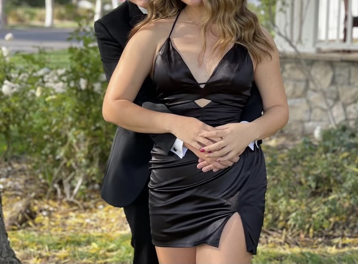 Size XL Prom Plunge Black Cocktail Dress on Queenly