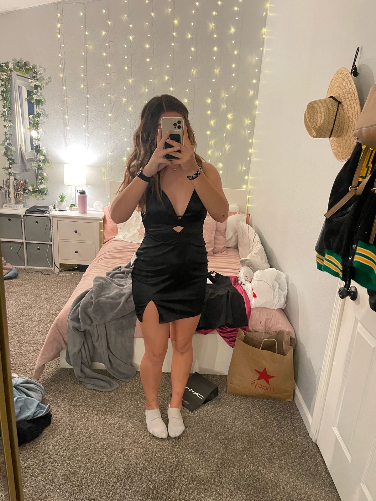 Size XL Prom Plunge Black Cocktail Dress on Queenly