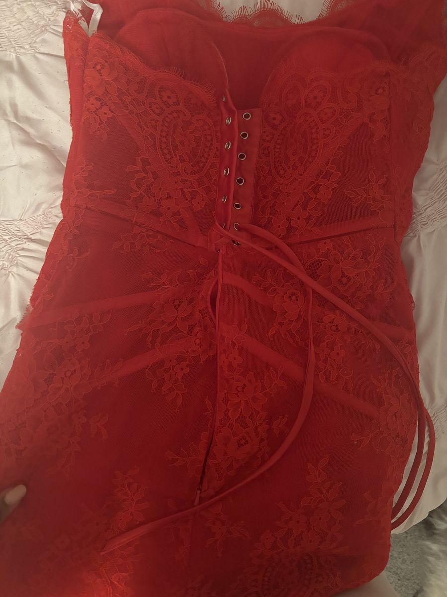 Size 8 Homecoming Strapless Lace Red Cocktail Dress on Queenly