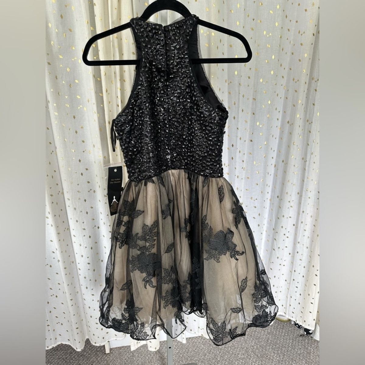 Size 6 Prom High Neck Lace Black Cocktail Dress on Queenly