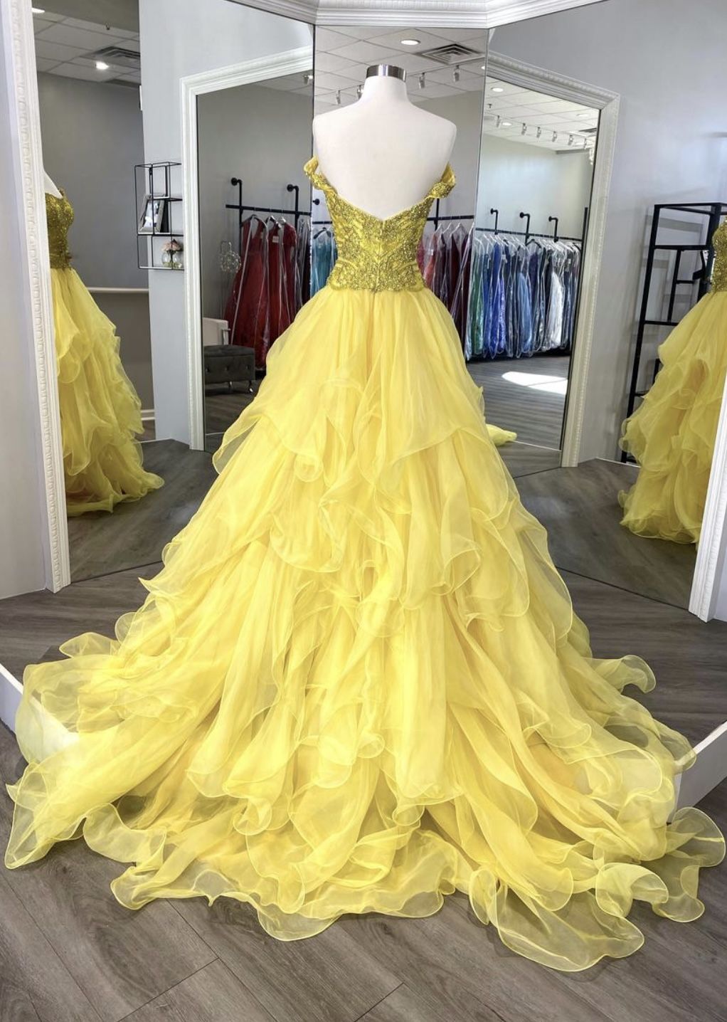 Sherri Hill Size 4 Prom Off The Shoulder Yellow Ball Gown on Queenly