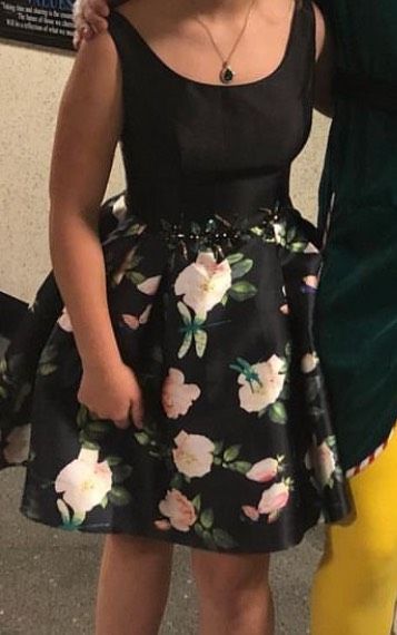 Mac Duggal Size 6 Prom Floral Black Cocktail Dress on Queenly