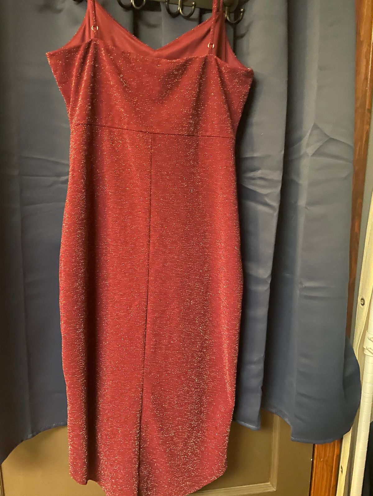 Size L Prom Plunge Red Cocktail Dress on Queenly