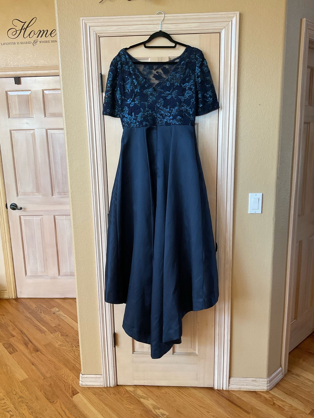 Style AP1E205139 Adrianna Papell Size 10 Wedding Guest Long Sleeve Lace Navy Blue Dress With Train on Queenly