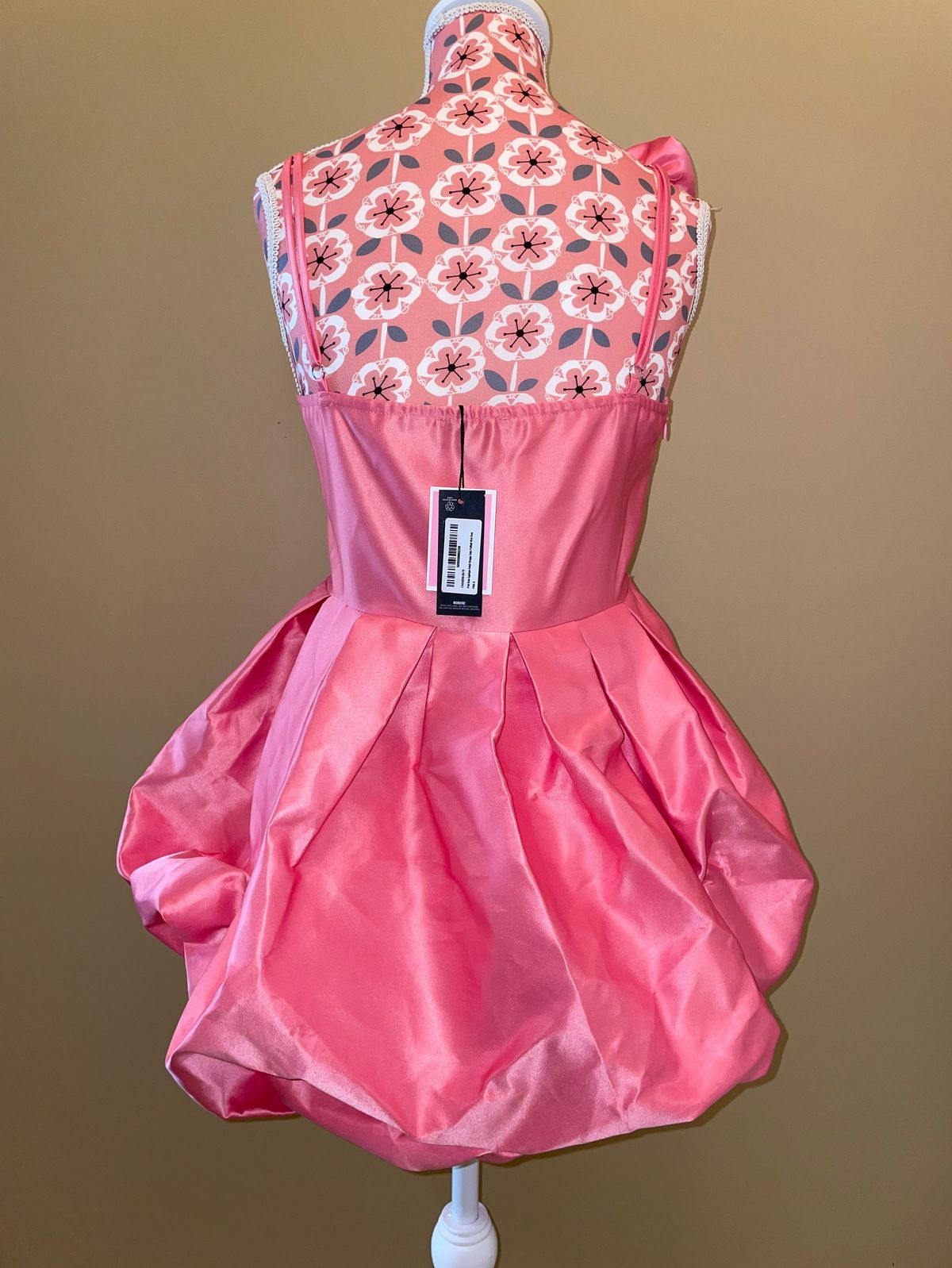 Pretty Little Thing Size 4 Prom Pink Cocktail Dress on Queenly