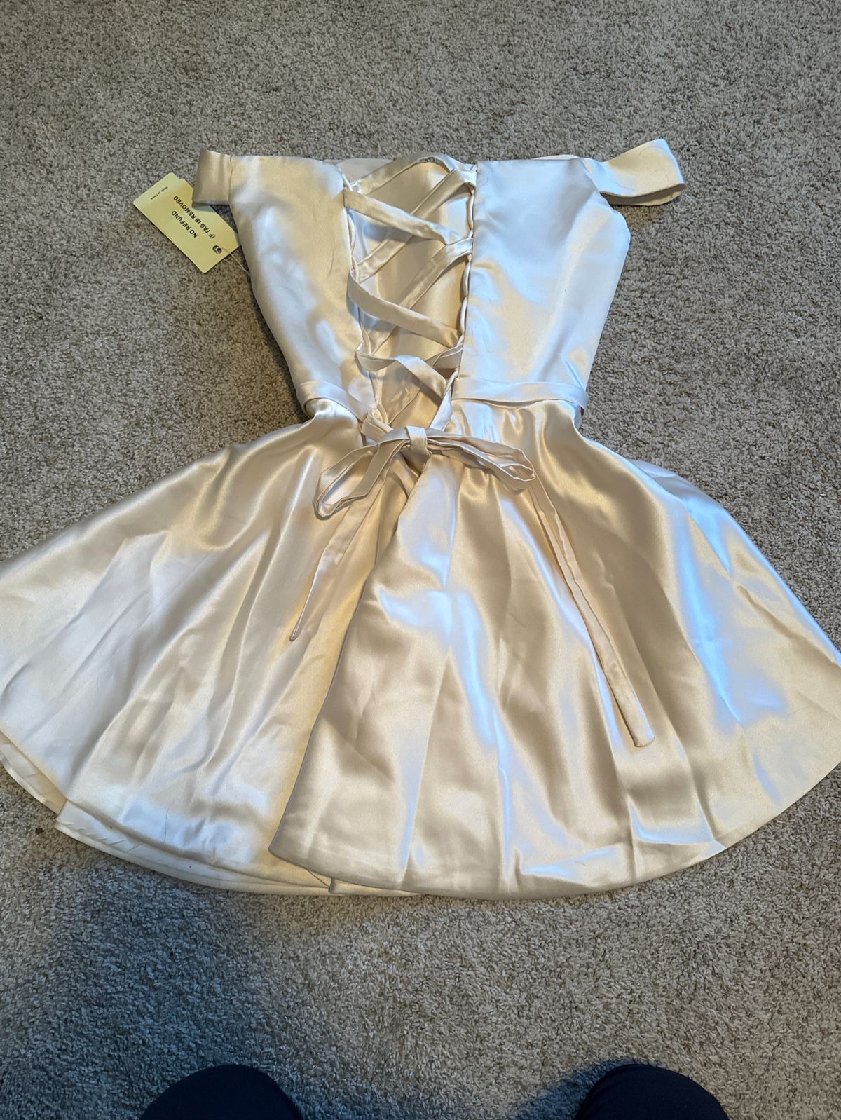Size 2 Homecoming Off The Shoulder White Cocktail Dress on Queenly