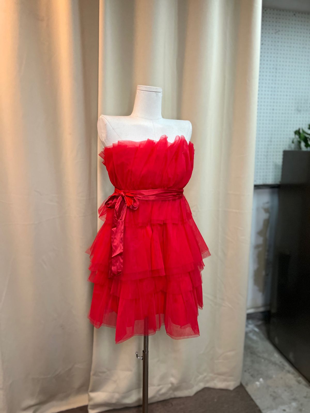 Size L Prom Strapless Red Cocktail Dress on Queenly