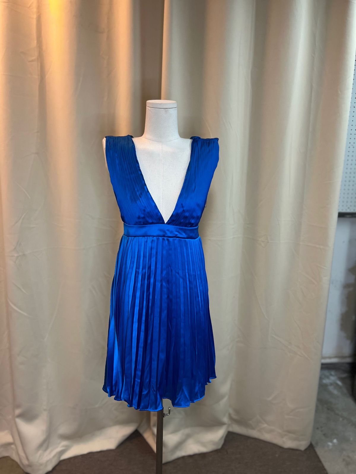 Size M Homecoming Plunge Blue Cocktail Dress on Queenly