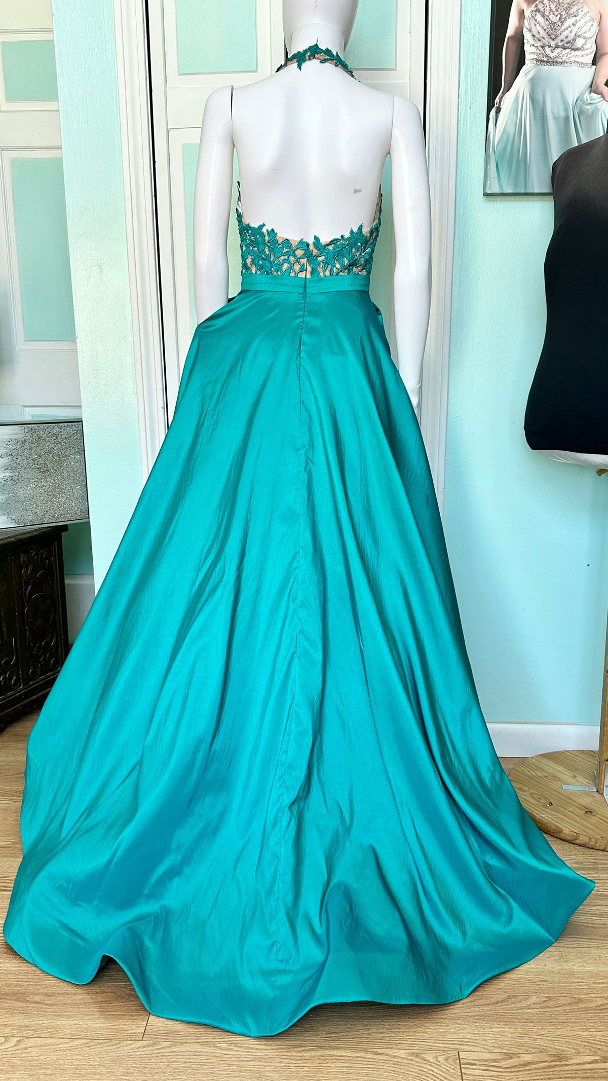 Style 51643 Sherri Hill Size 2 Prom Plunge Green Dress With Train on Queenly