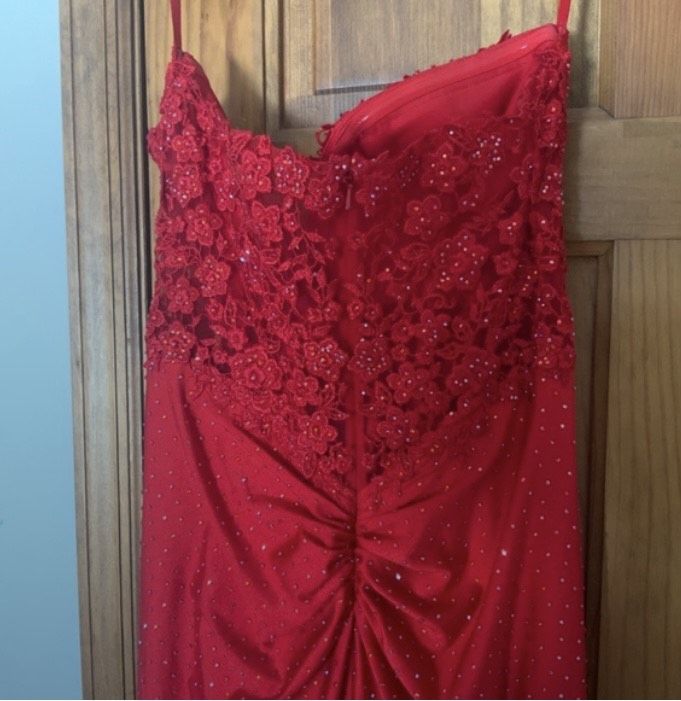 Style 31343 La Femme Size 8 Prom Strapless Red Side Slit Dress on Queenly